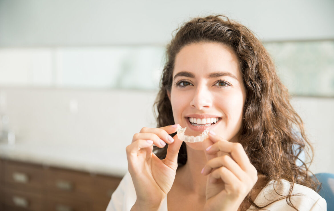 จัดฟันใส (Clear Aligner) คืออะไร ราคาเท่าไหร่ ขั้นตอนและการดูแล ฉบับเข้าใจง่าย